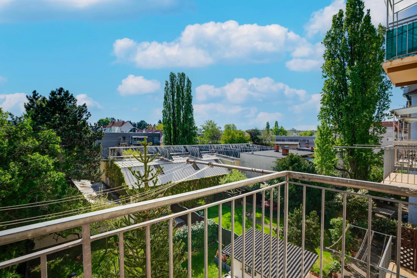 Top 7 Apartment 2P in Graz - View in summer