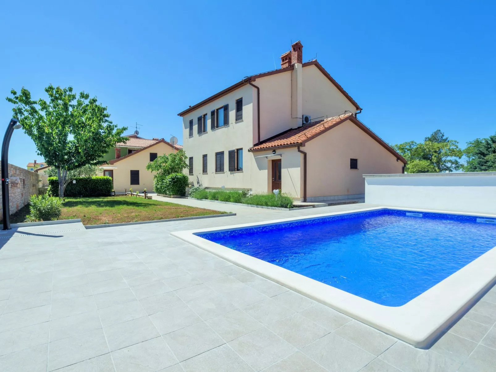 Villa Valbandon - Draußen