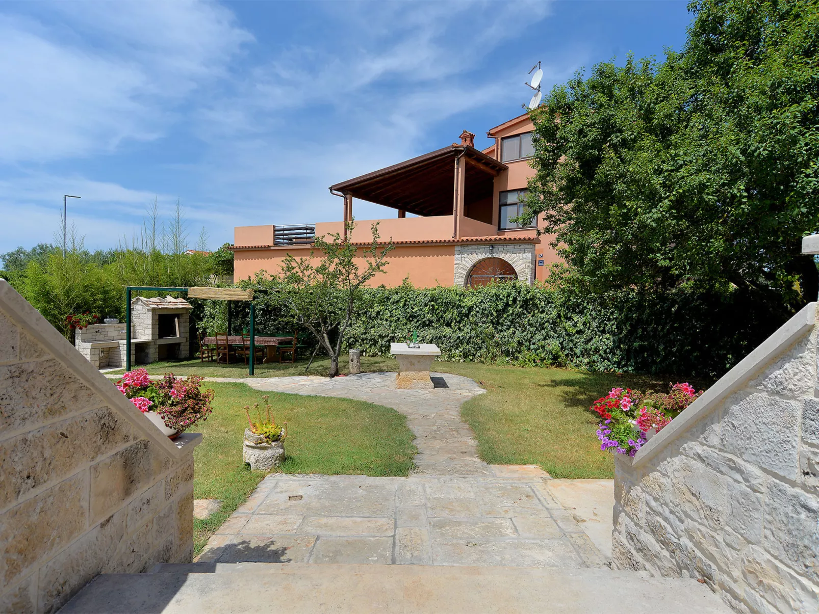 House 2136 - Outside