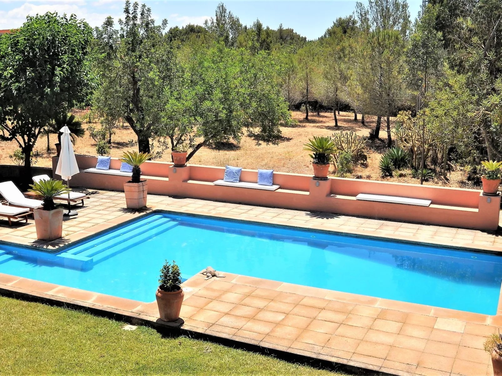 Villa con piscina y pista de tenis privada ideal para familias.  - WiFi Gratis - Outside