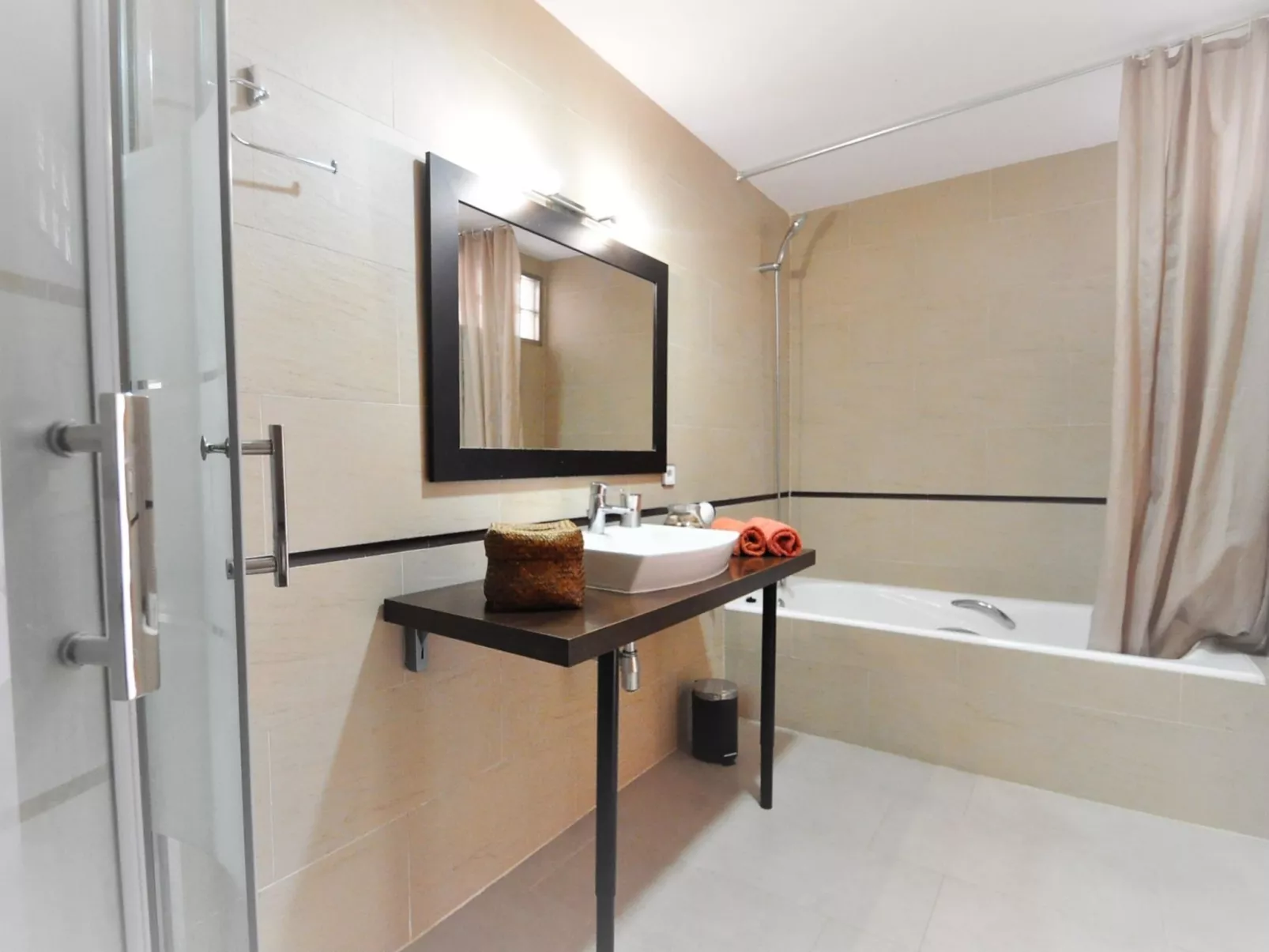 Preciosa villa con vistas al mar, piscina privada, aire acondicionado y wifi id - Drinnen