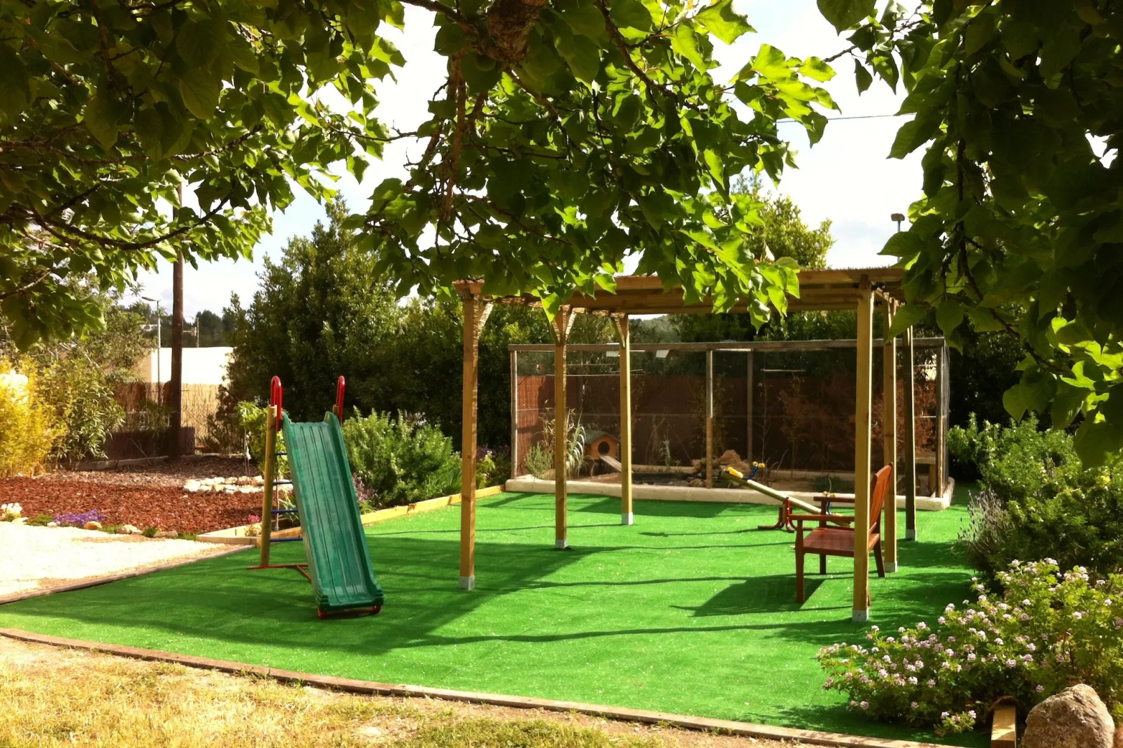 La Vila - Gardens in summer