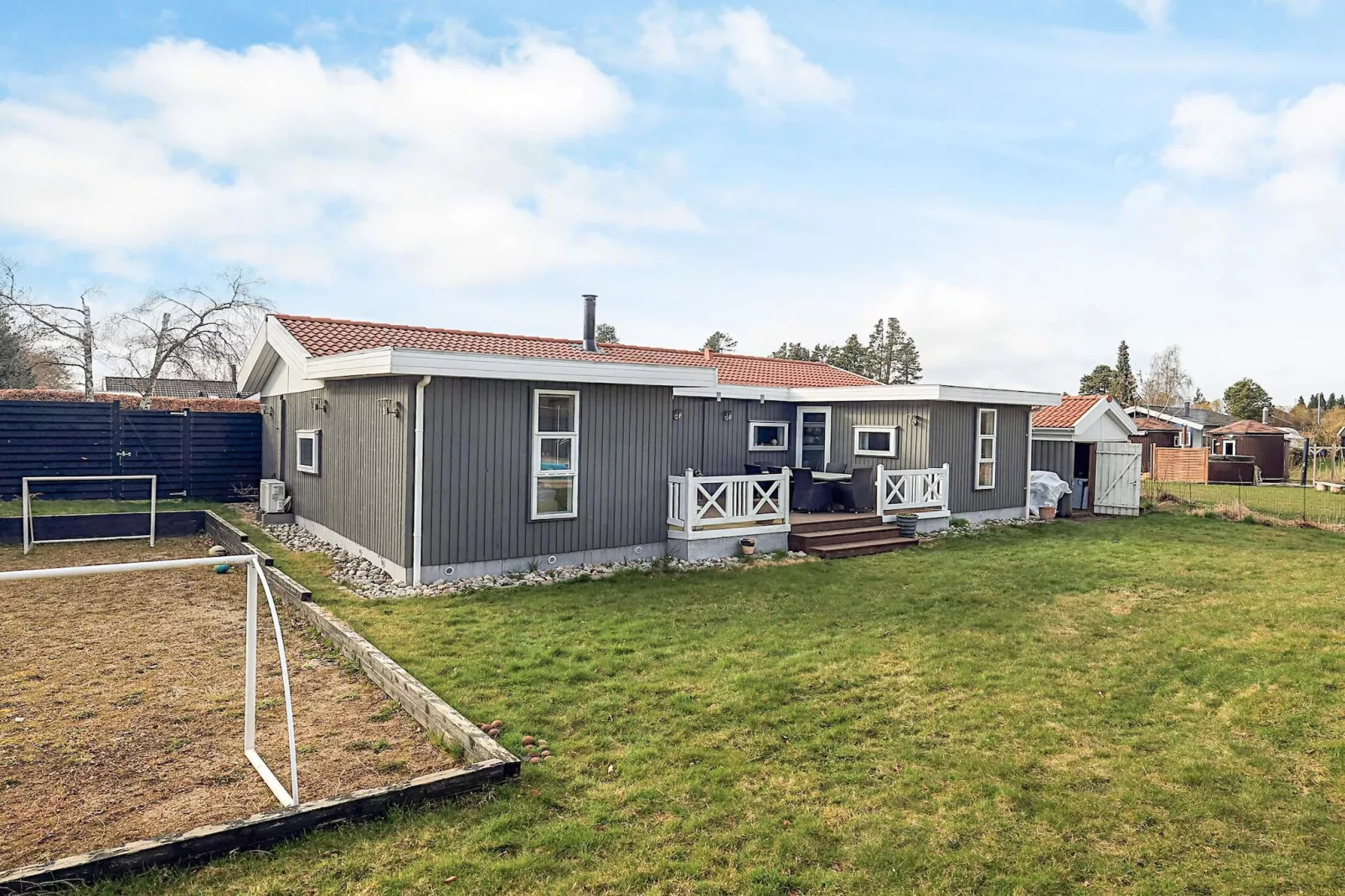 Poolhaus mit Bouleplatz - Aussicht