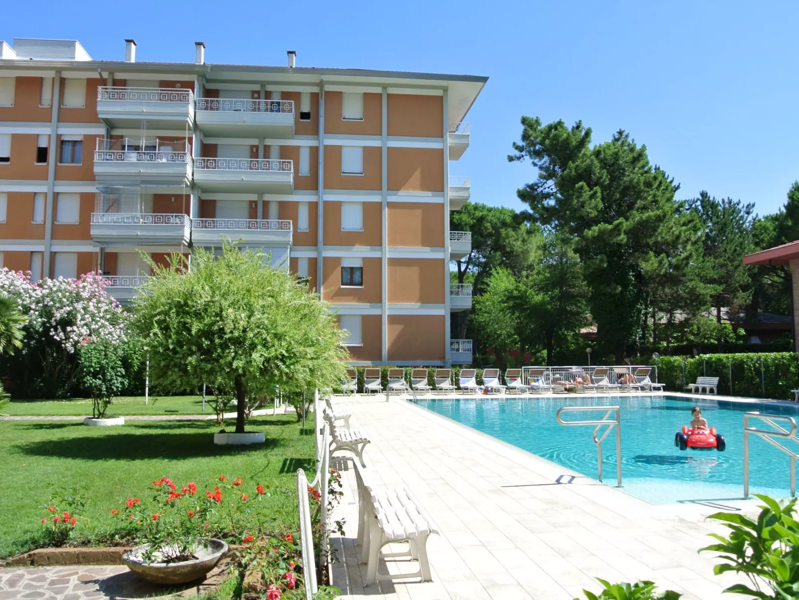 Residence Gardena - Ferienwohnung 11 mit Pool - Draußen
