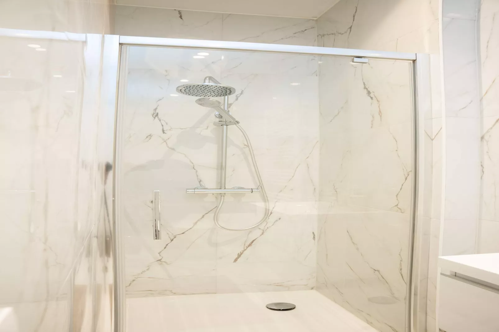 One Lux Stay 2BR/ 2BA Antwerp near Central Station - Salle de bain