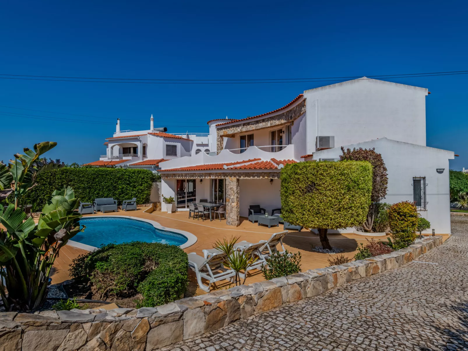 Paulo - VIP Properties - Outside