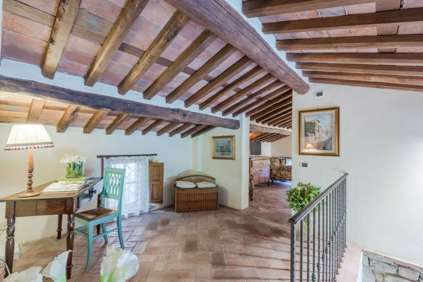 Citrus Charm Farmhouse - Wohnzimmer