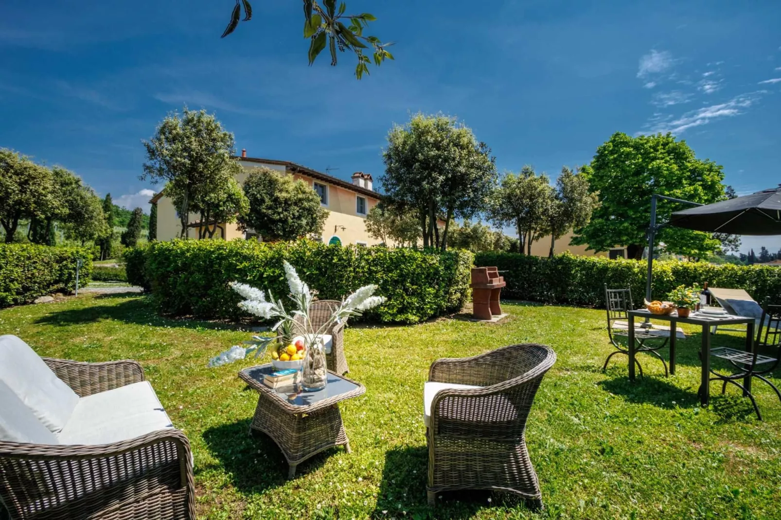 Anna Farmhouse Apartment in Wine Resort in Lucca - Garten Sommer