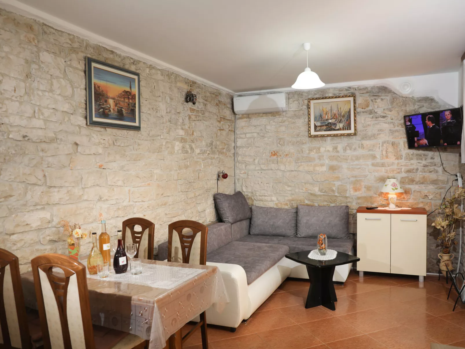 House Barat - Dedans