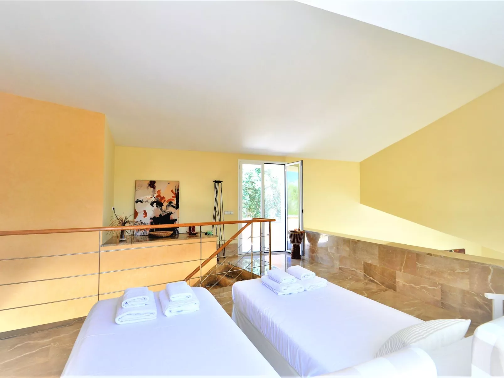 Villa con piscina y pista de tenis privada ideal para familias.  - WiFi Gratis - Inside