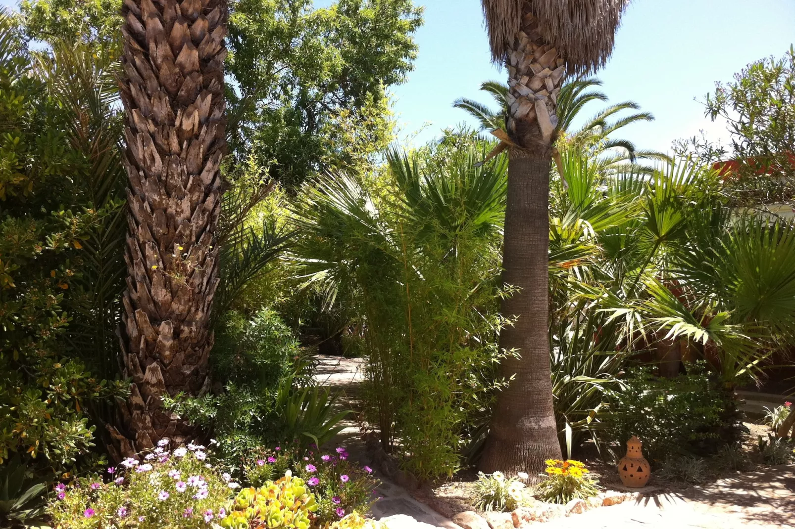 La Vila - Gardens in summer