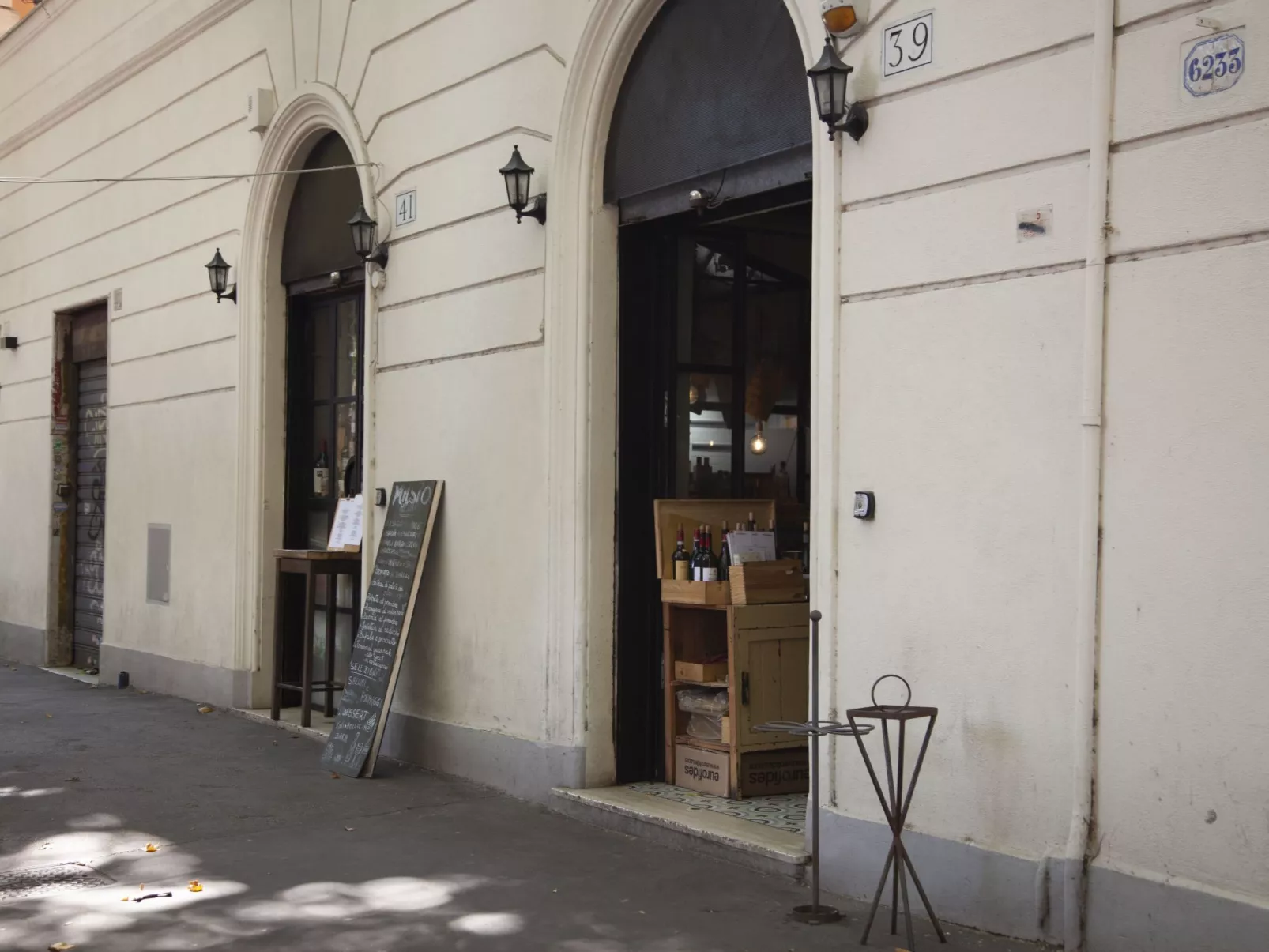 Testaccio Piramide-Outside