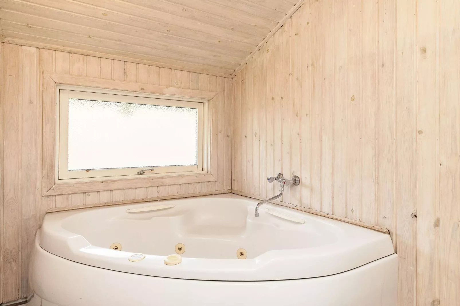 8 person holiday home in Pandrup-By Traum-Spa