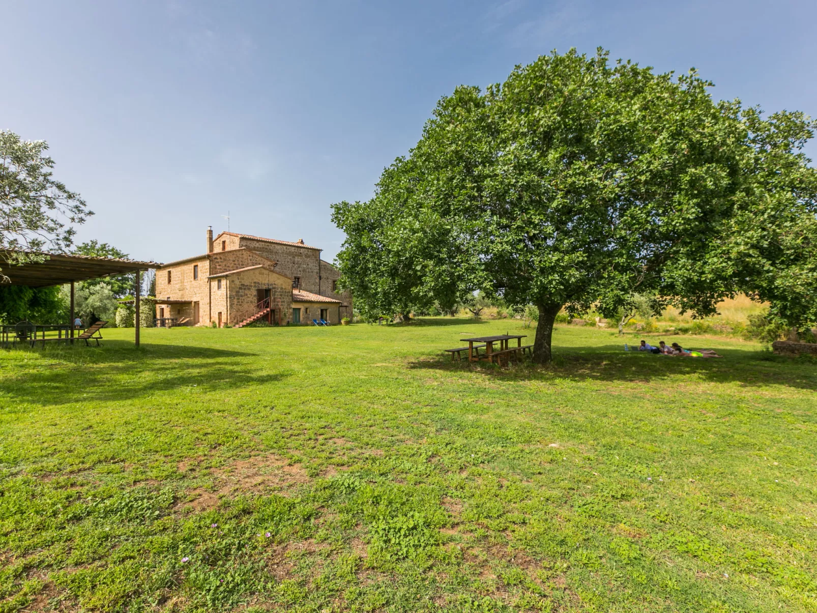 Il Piccione-Outside
