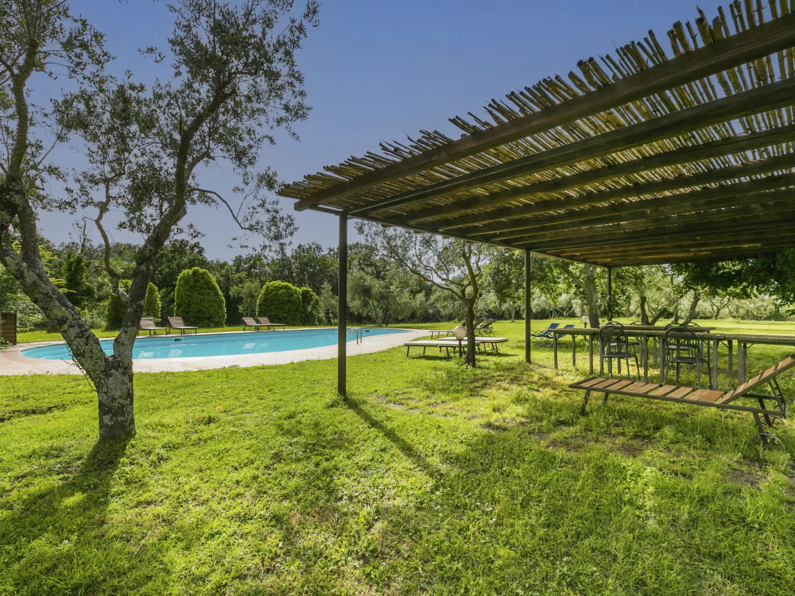 Il Piccione-Outside
