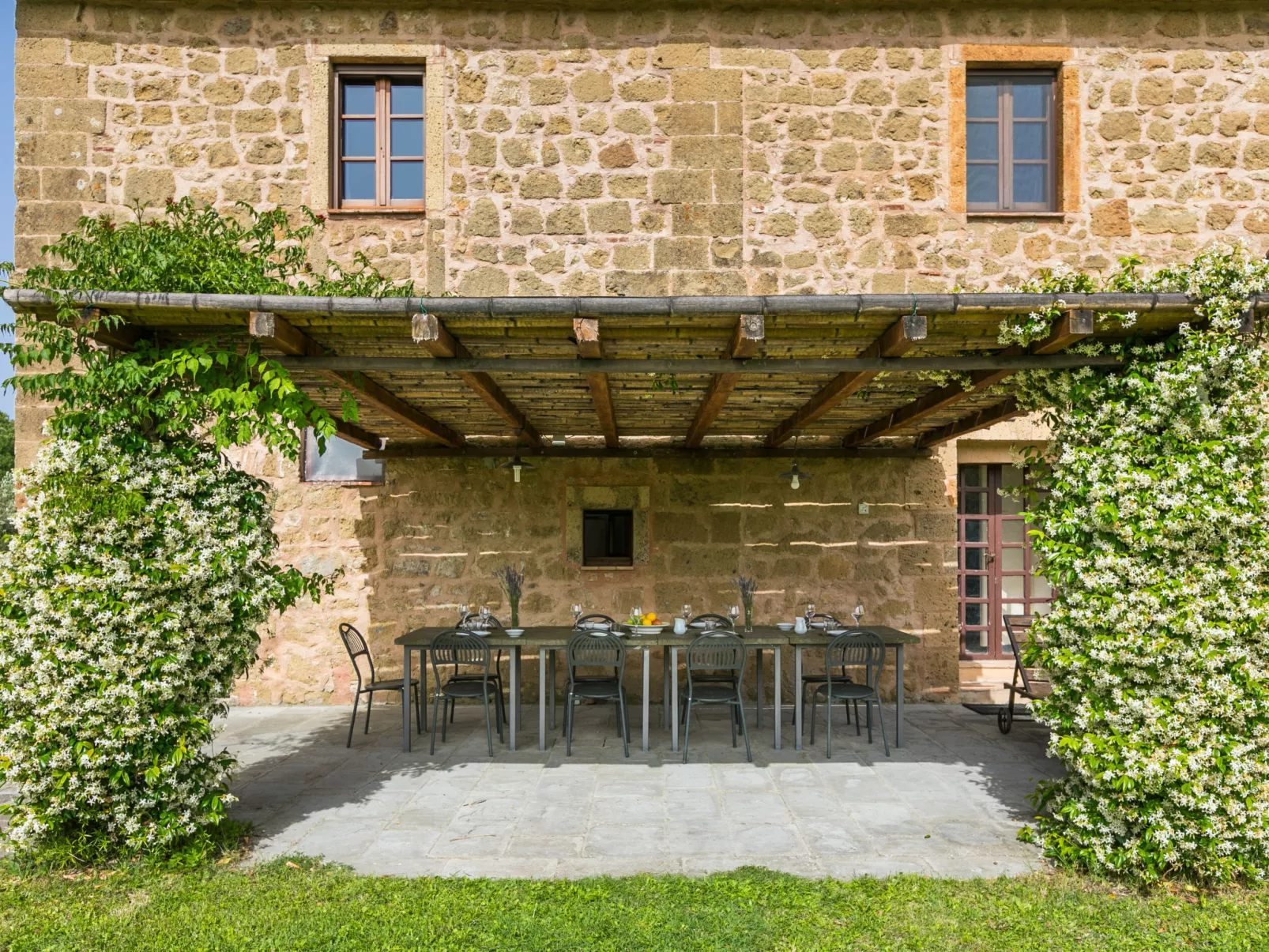 Il Piccione-Outside
