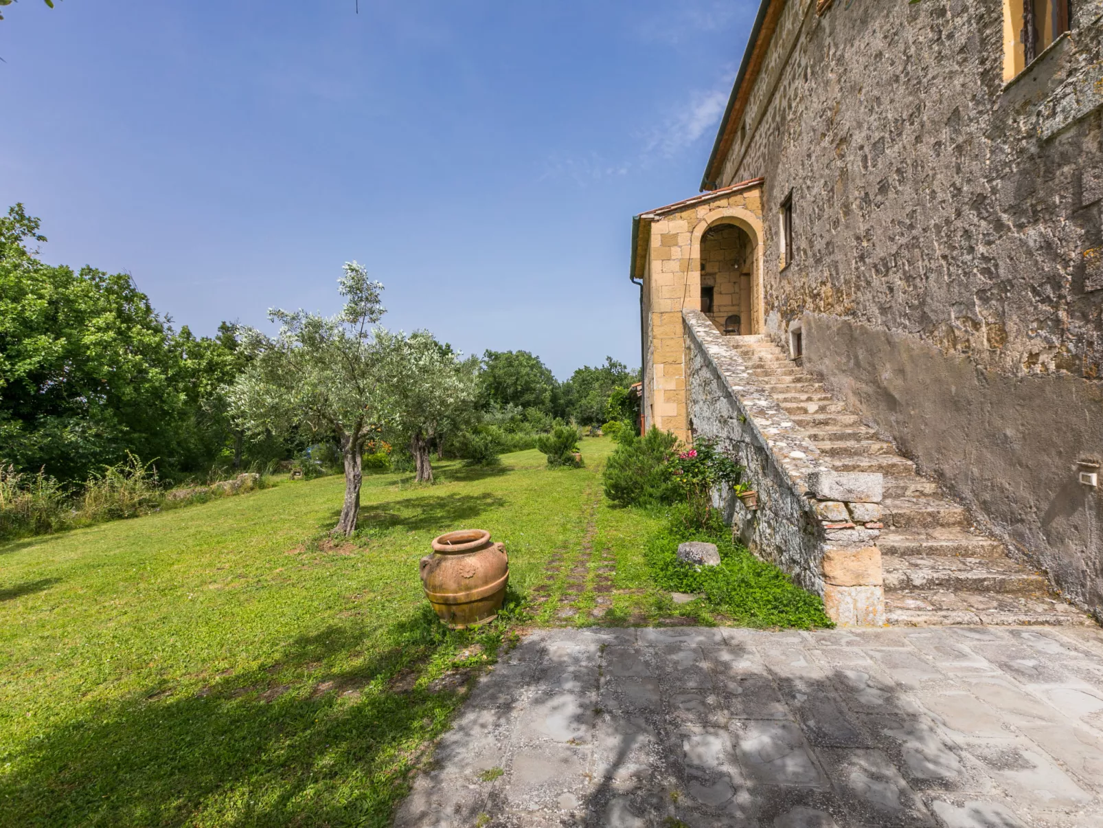 Il Piccione-Outside