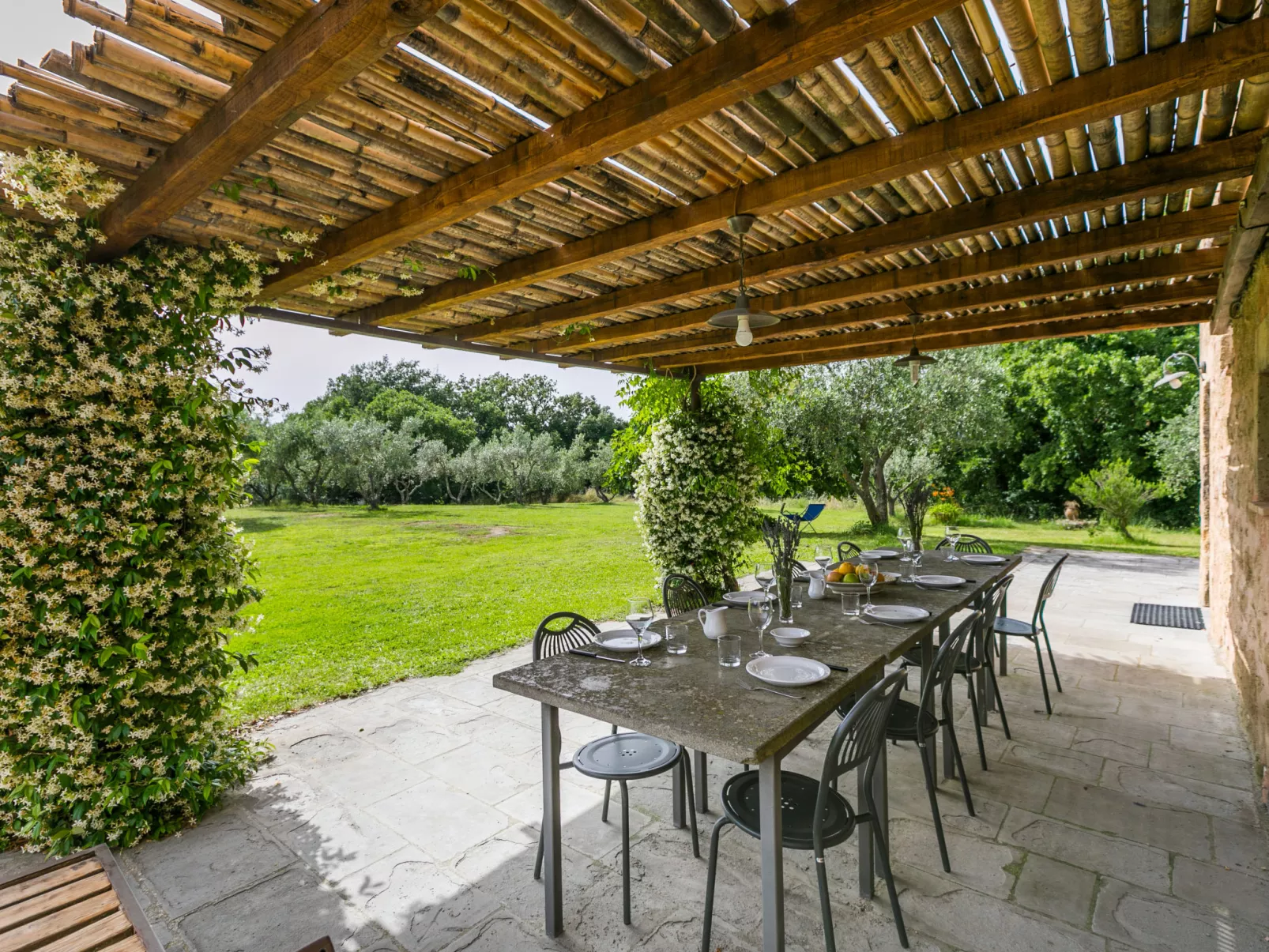 Il Piccione-Outside