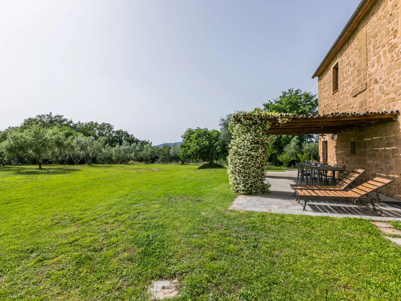 Il Piccione-Outside
