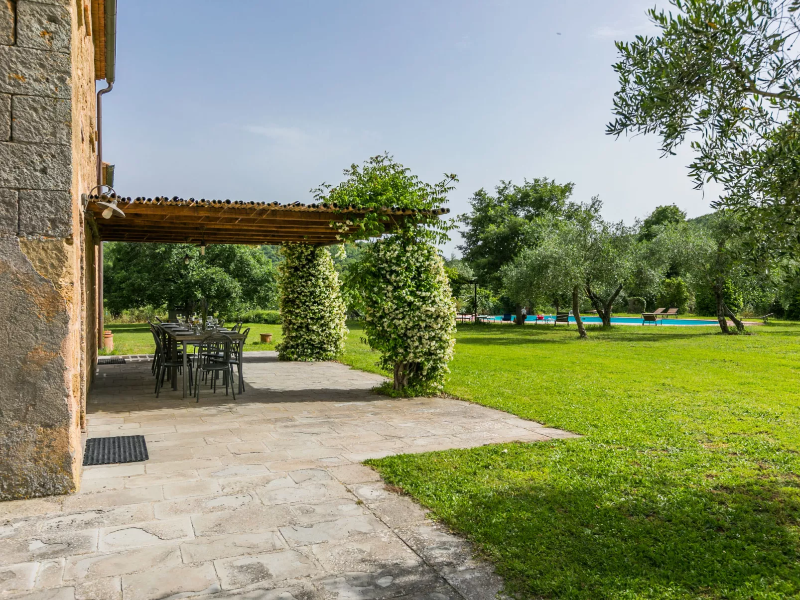 Il Piccione-Outside