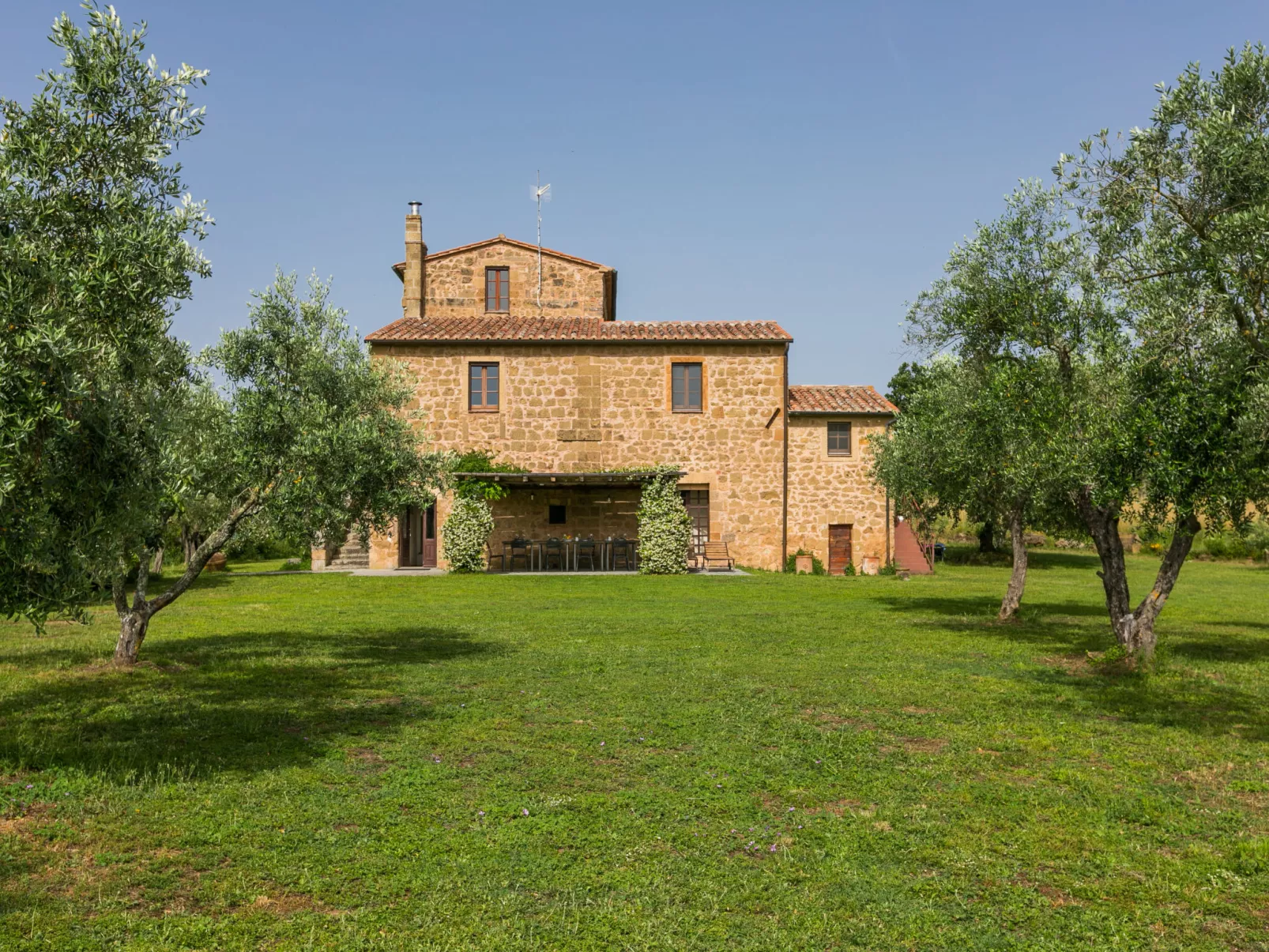 Il Piccione-Outside