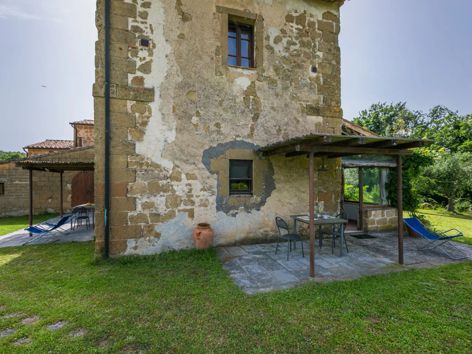 Il Piccione-Outside