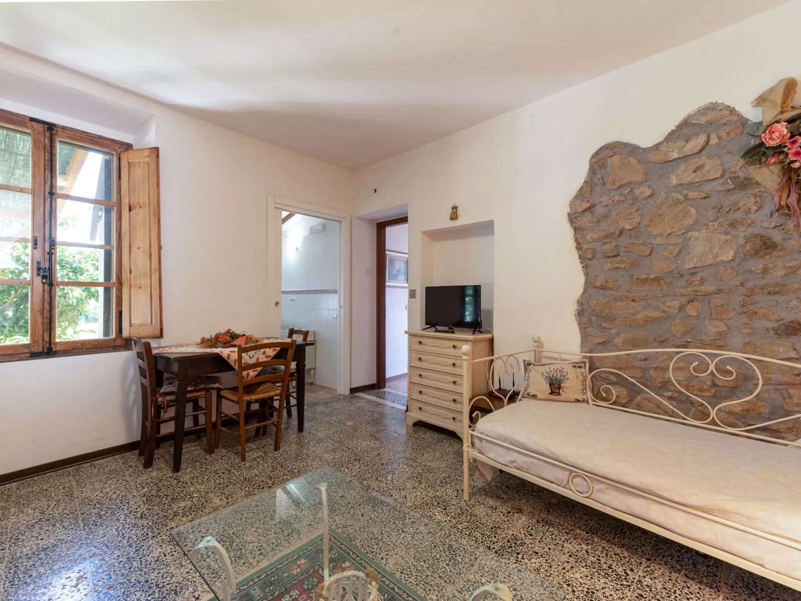 Country House-Dedans