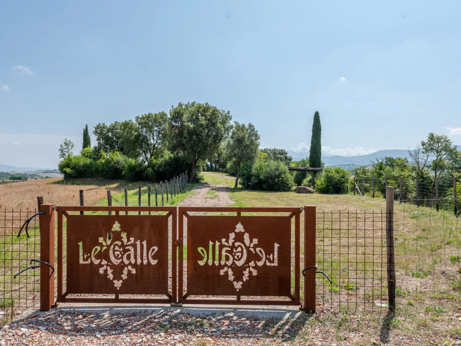 Le Calle-Dehors