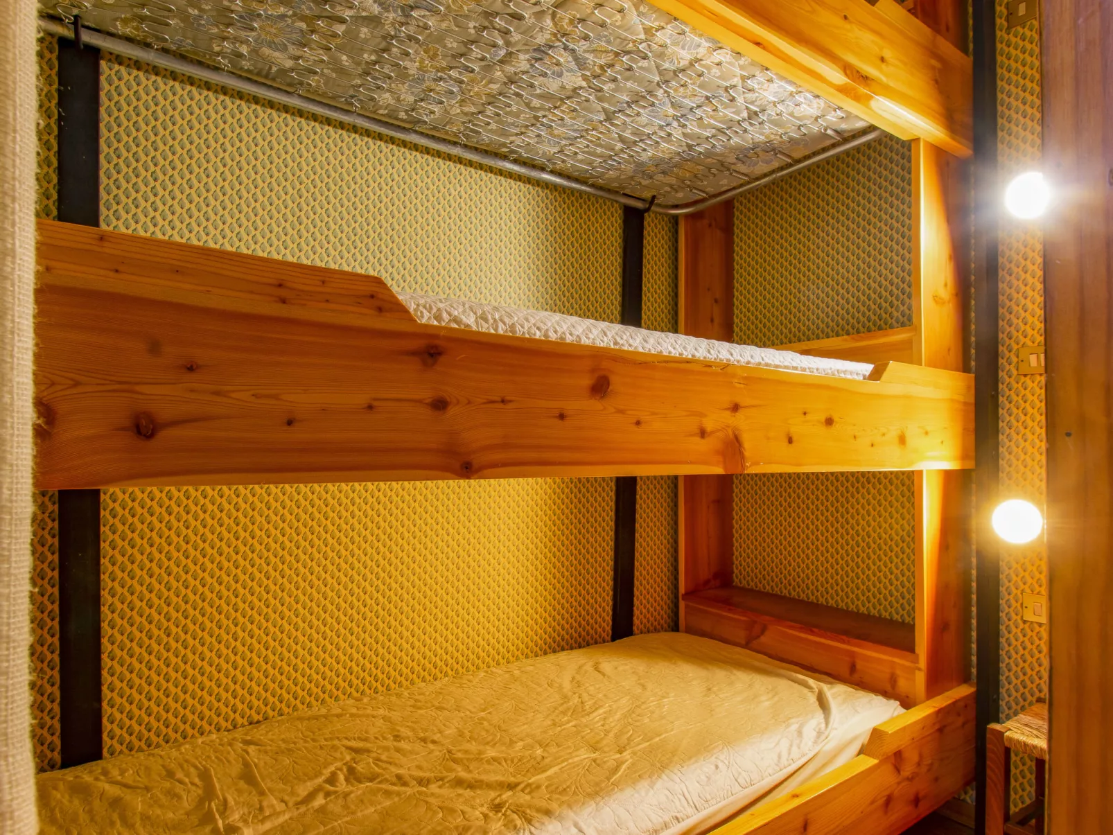 Le Motte-Inside