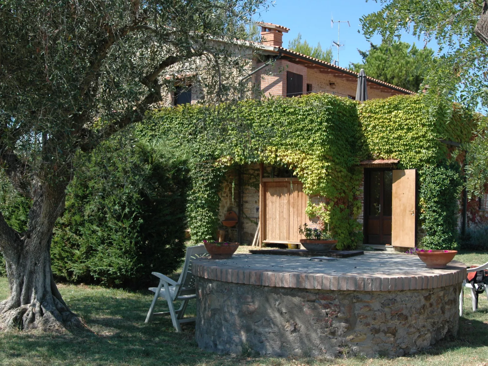 Borgo Valmarina-Outside