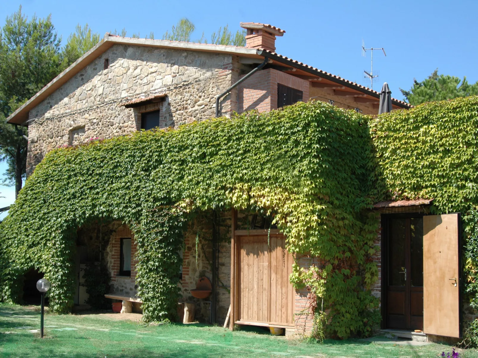 Borgo Valmarina-Outside