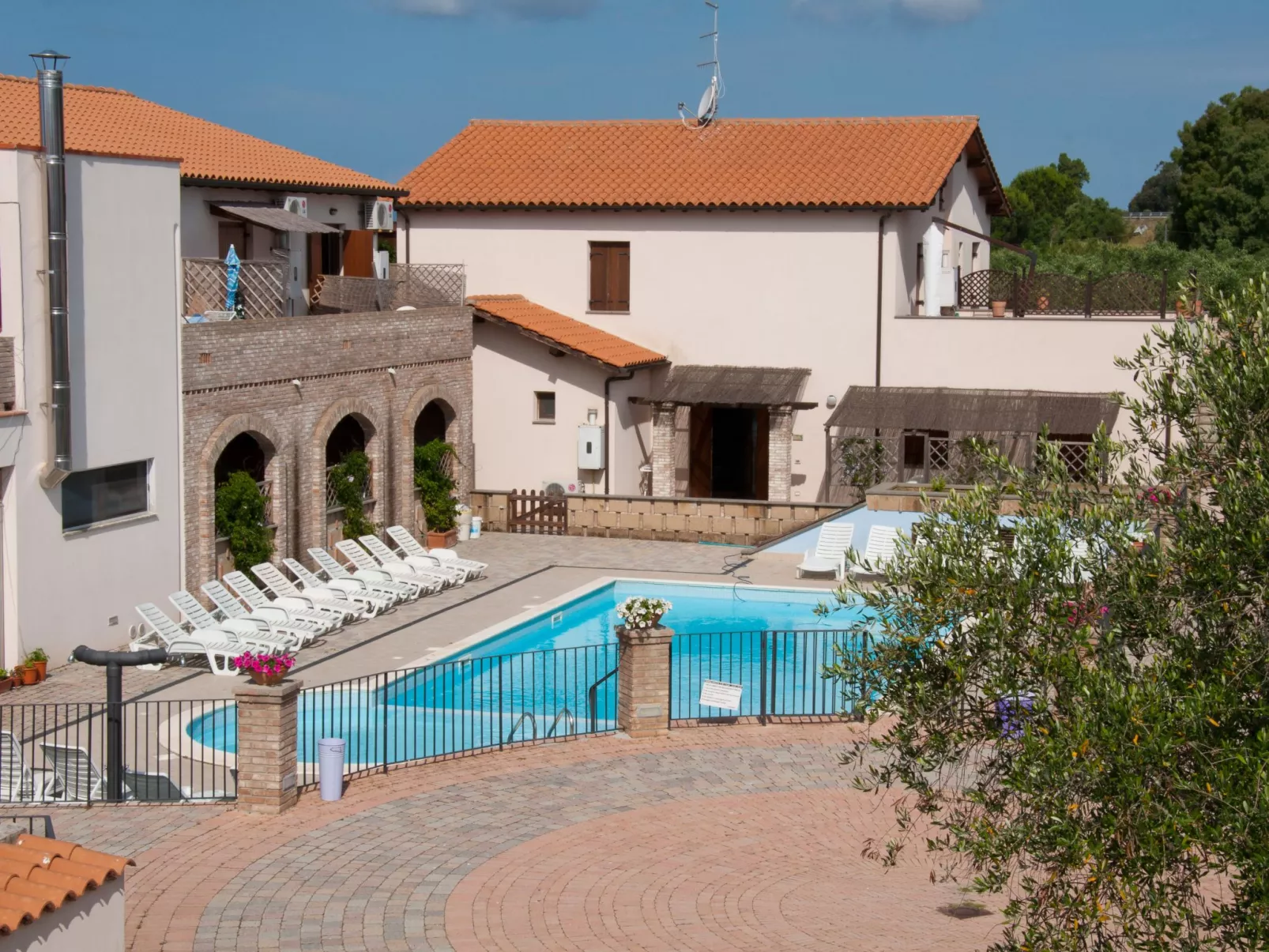 Borgo Valmarina-Outside