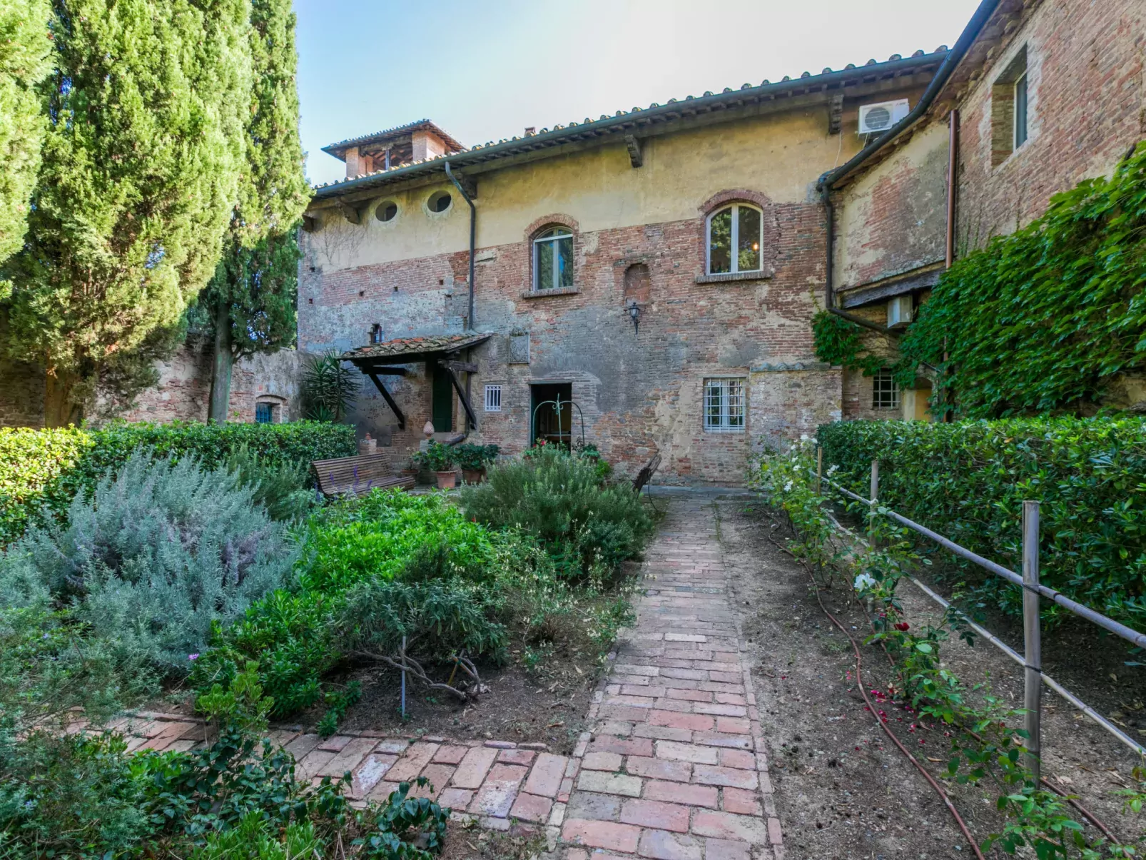 Casa dei Granai-Outside