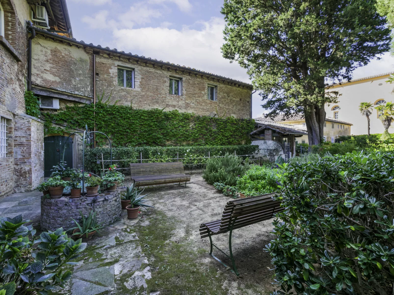 Casa dei Granai-Outside