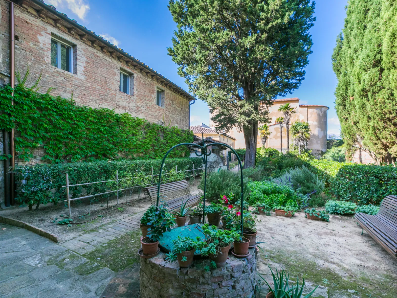 Casa dei Granai-Outside