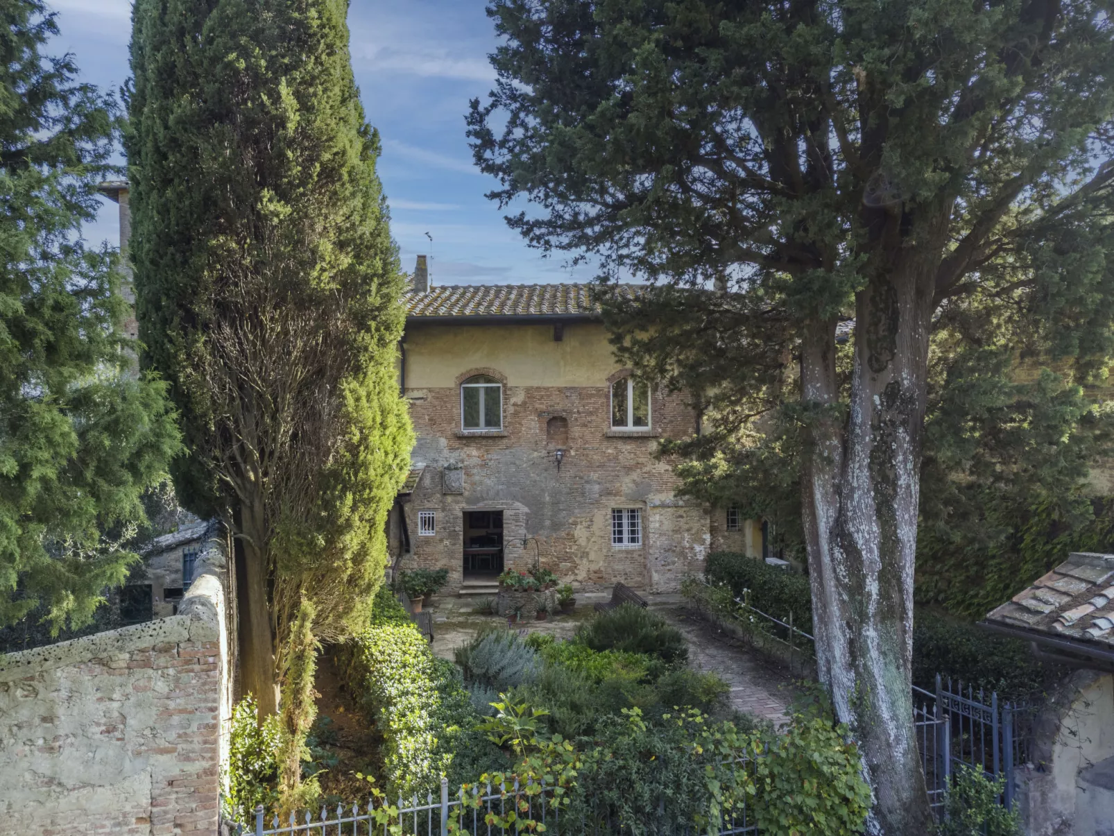 Casa dei Granai-Outside