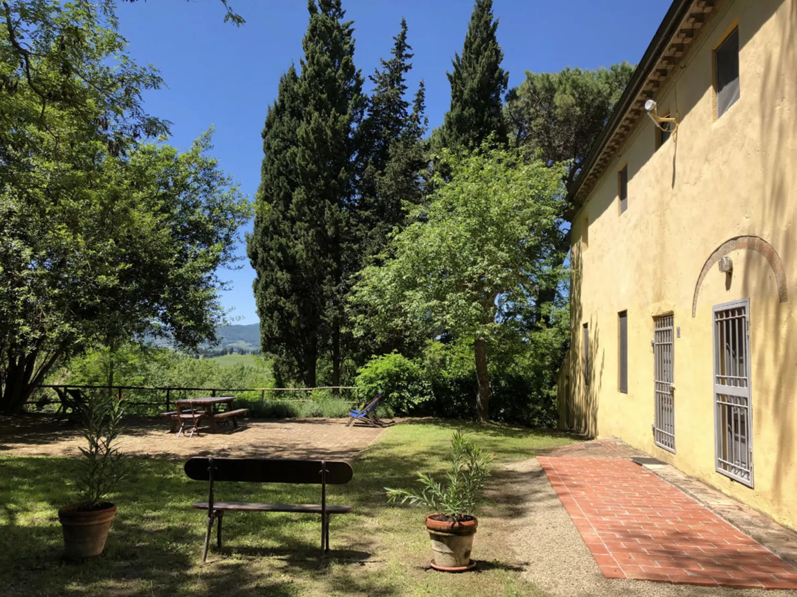 Pietra-Outside