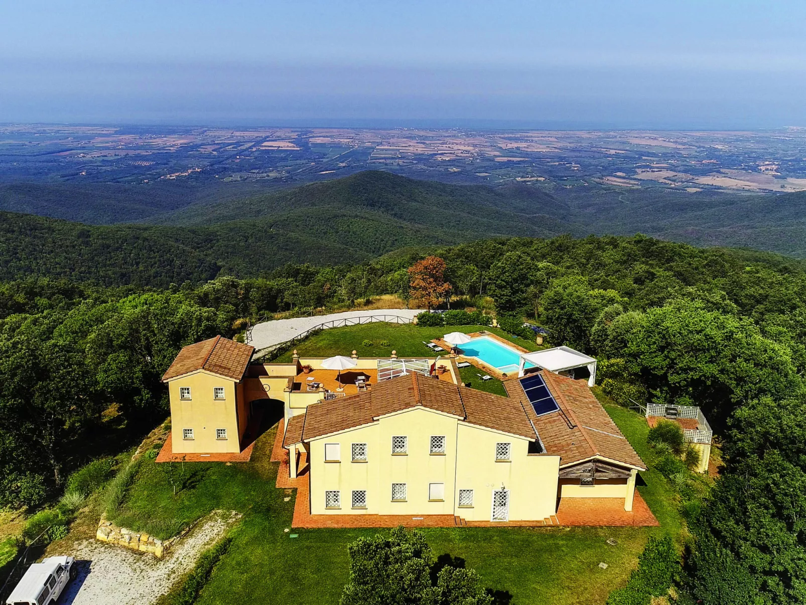 Poggio al Pruno-Outside