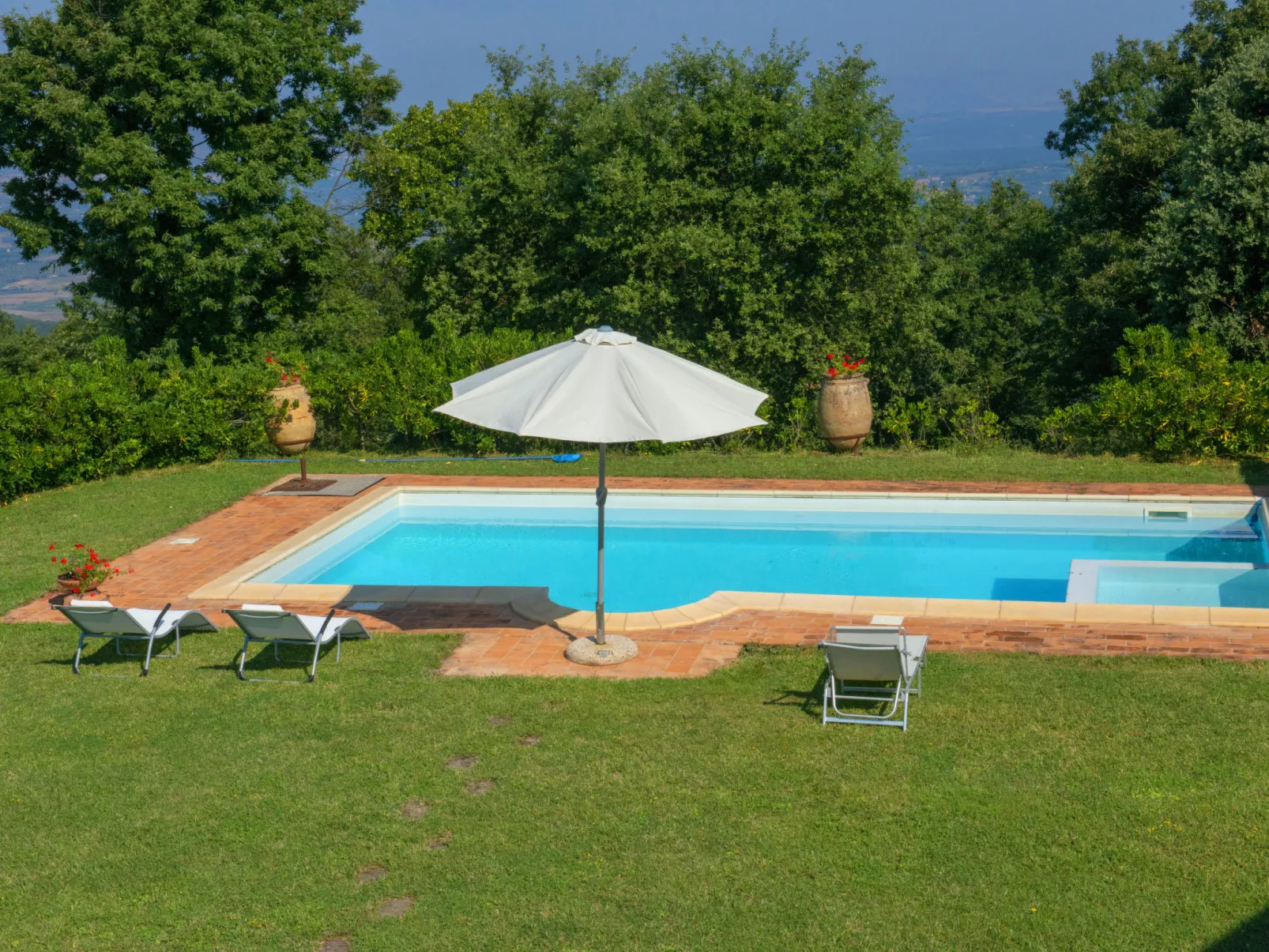 Poggio al Pruno-Outside