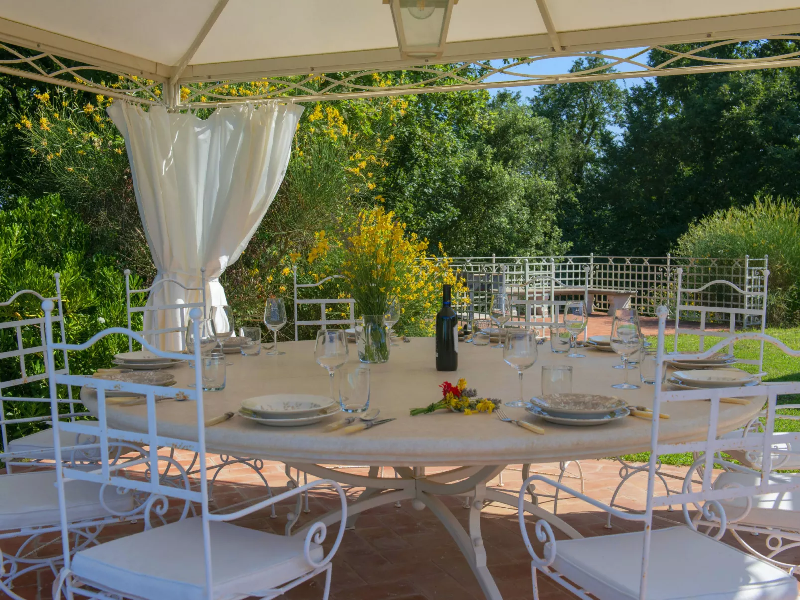 Poggio al Pruno-Outside