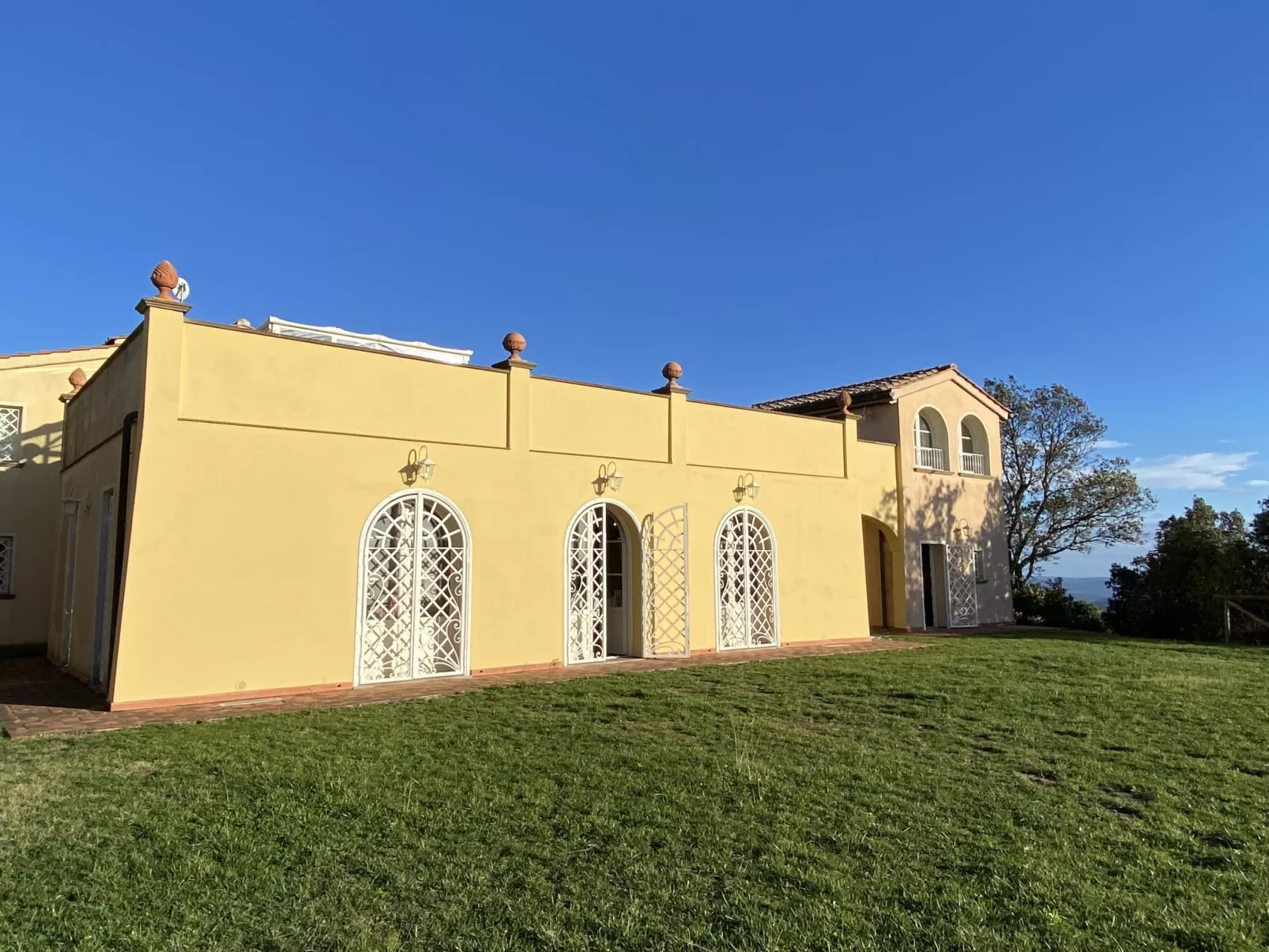 Poggio al Pruno-Outside