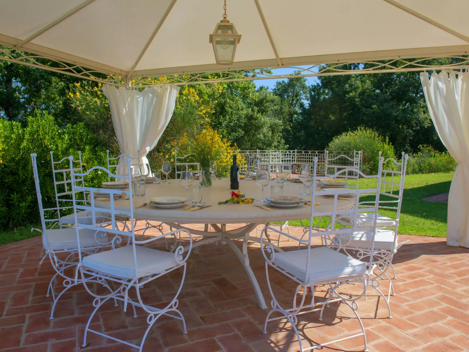 Poggio al Pruno-Outside