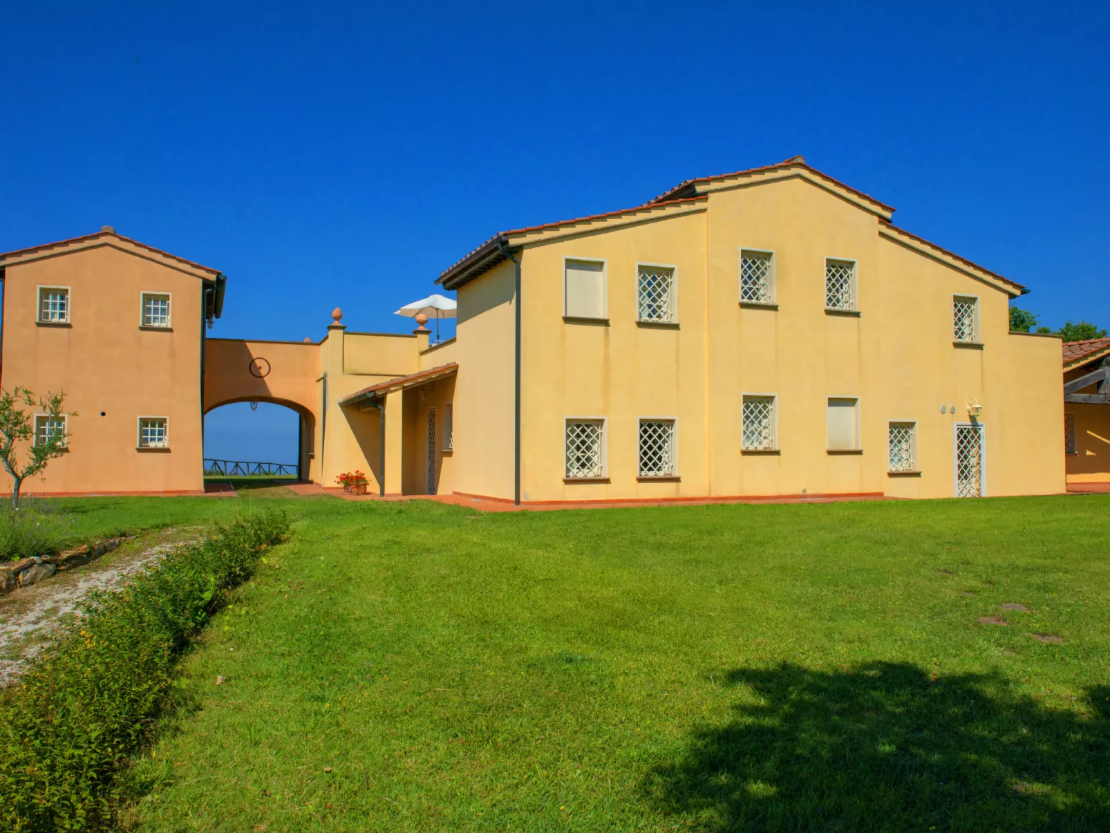 Poggio al Pruno-Outside