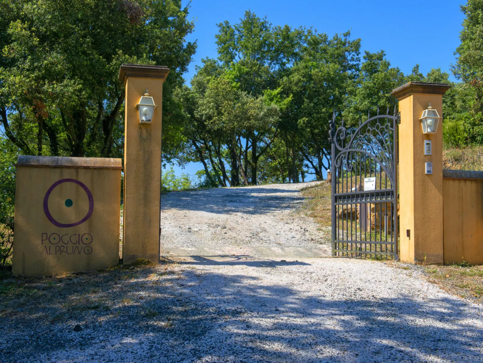 Poggio al Pruno-Outside