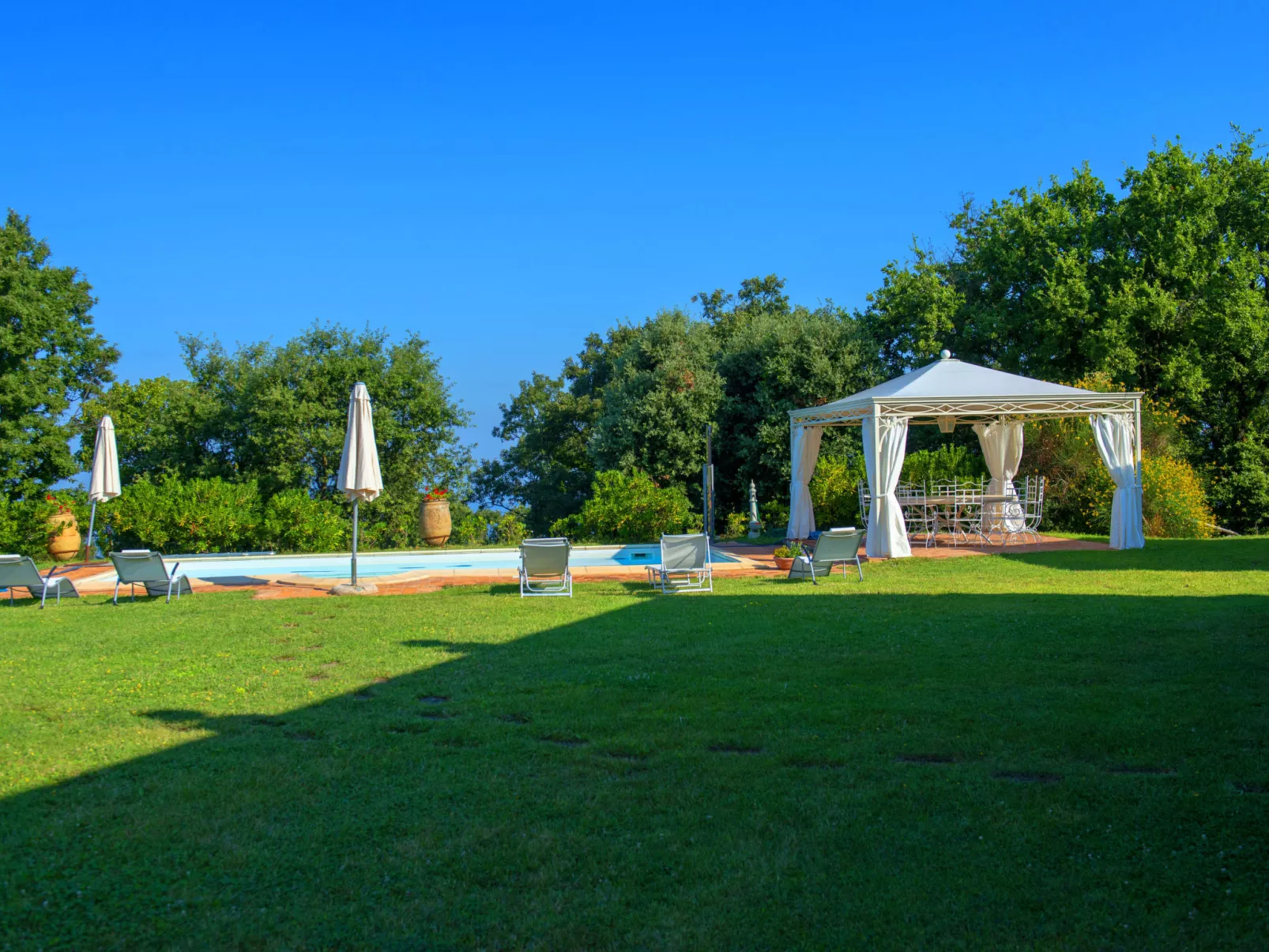 Poggio al Pruno-Outside