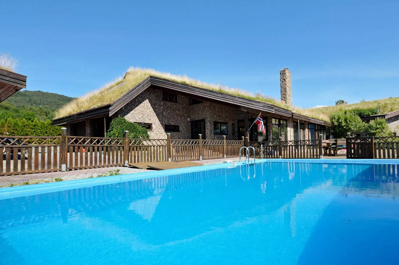 88280 _ LEILIGHET 3-Piscine