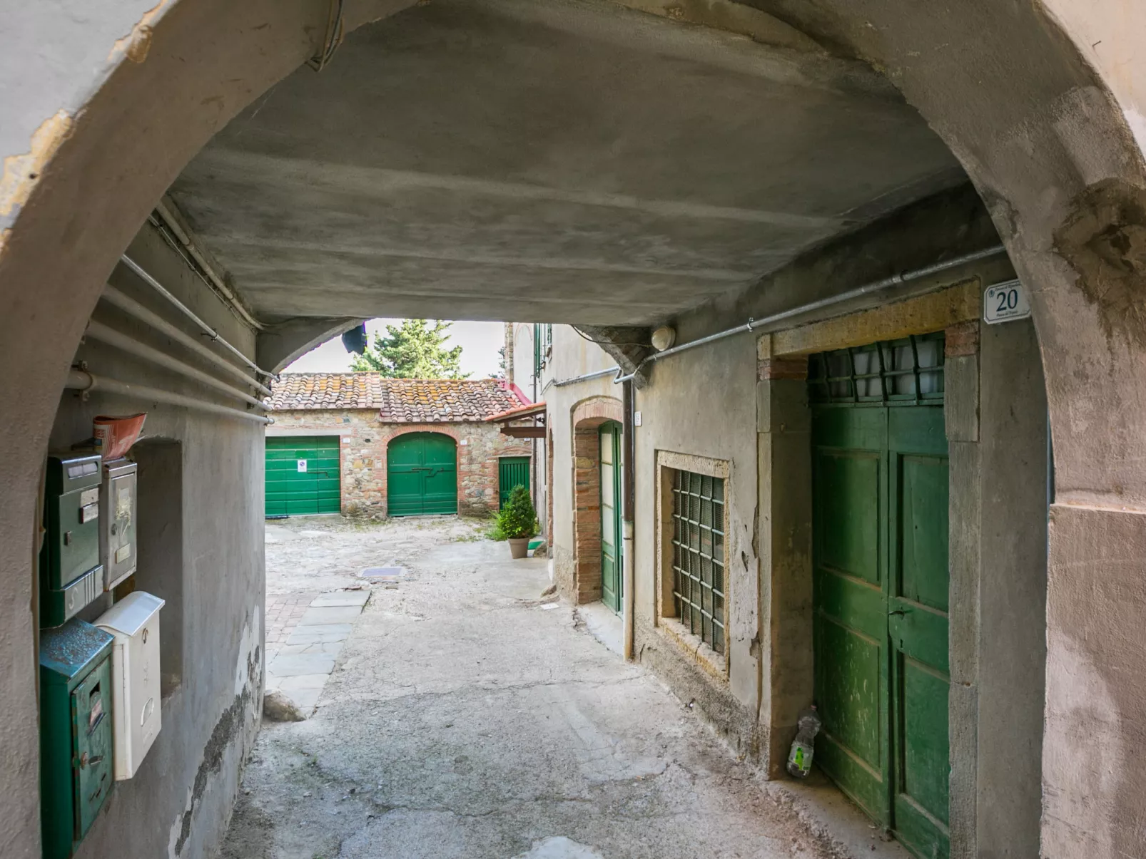 Francesco's pretty house-Outside