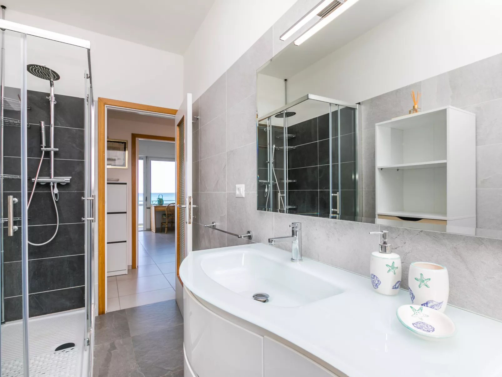 Massimo Beach House-Inside
