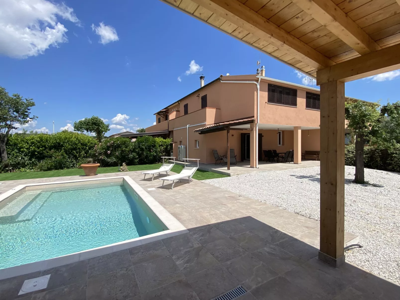 Tuscania-Outside