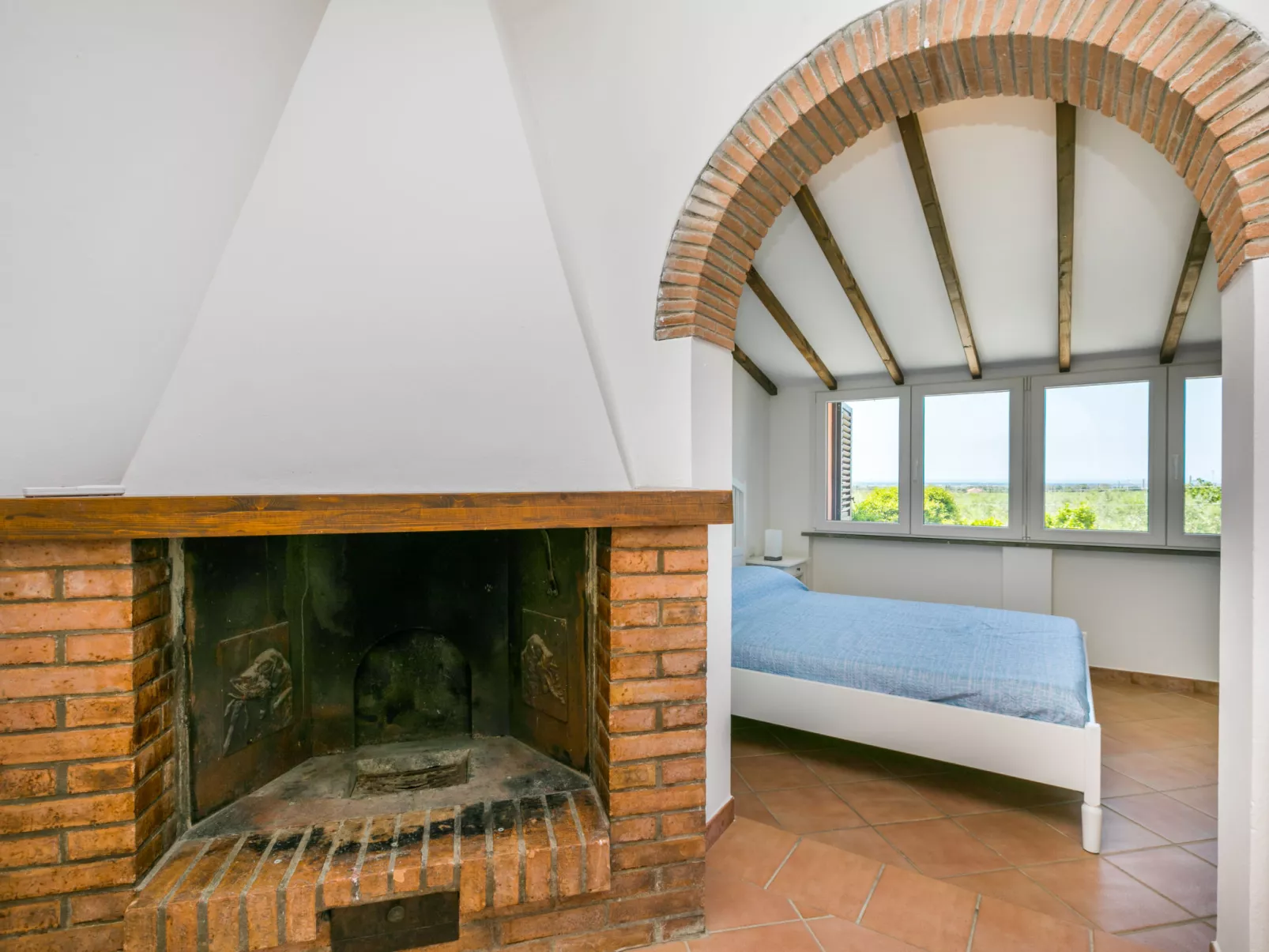 Tuscania-Inside